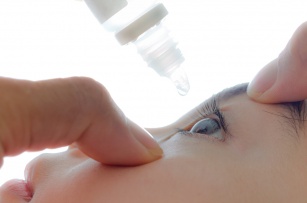 Jak poradzić sobie z zespołem suchego oka?