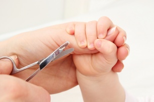 Praktyka czyni mistrza. Jak zadbać o paznokcie małego dziecka?