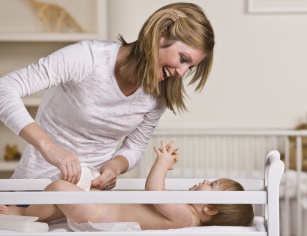 Twoje dziecko męczy się z pieluszkowym odparzeniem skóry? Jak temu zaradzić?