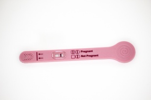 Czy już pora na test ciążowy? – objawy ciąży