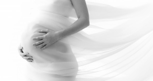 Upławy w ciąży – czy są groźne? Sprawdź jakie są objawy!