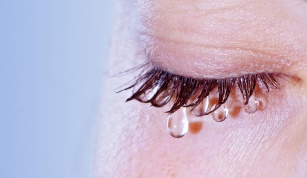 Co powoduje łzawienie oczu? 5 najczęstszych przyczyn