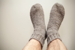 Zimne stopy i dłonie to częsty symptom groźnej choroby!