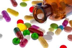 Czy wiesz, że na rynku sprzedaje się kilka rodzajów leków przeciwbólowych? Sprawdź, jak ich prawidłowo używać!