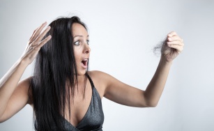 6 najczęstszych chorób włosów i skóry głowy oraz sposoby wykrywania