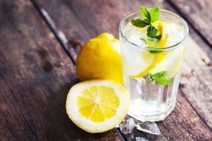 Pij soki z cytryn na oczyszczenie i odchudzanie. To ci pomoże !