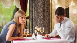 Jak poprawić libido podczas romantycznej kolacji? 10 polecanych sposobów!