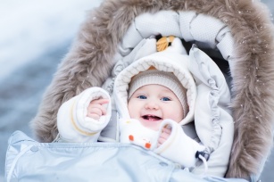 Przygotuj się do zimowego spaceru z niemowlakiem