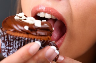 Niepohamowane napady głodu. Czym jest jedzenie kompulsywne?
