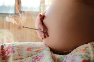 Palenie w ciąży i jego konsekwencje. Jak bardzo szkodzi dziecku?