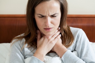 Sprawdzone domowe sposoby na ból gardła: 8 nowych pomysłów!