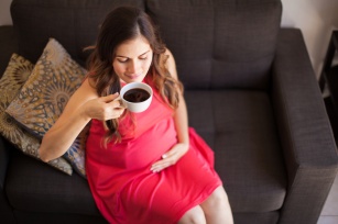 Kawa, zielona herbata, mleko…  Co powinna pić kobieta w ciąży?