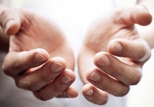 Drętwienie rąk i nóg – jakie choroby mogą być ich przyczyną?