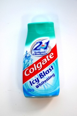 Colgate Icy Blast Whitening 2w1, płyn, 100 ml